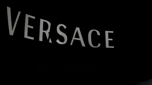 Familia Versace respinge vehement afirmaţiile despre legăturile casei Versace cu mafia calabreză