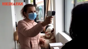 Poate fi interzis accesul vizitatorilor în firme? În ce condiţii? / Salutul, înlocuit de termometru şi mască 