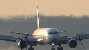 Avion de pasageri, redirecţionat spre o bază militară din Dubai, din cauza unei ameninţări