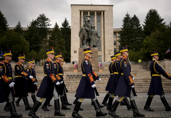Armata se pregătește să înlocuiască armamentul de tip sovietic cu arme compatibile NATO