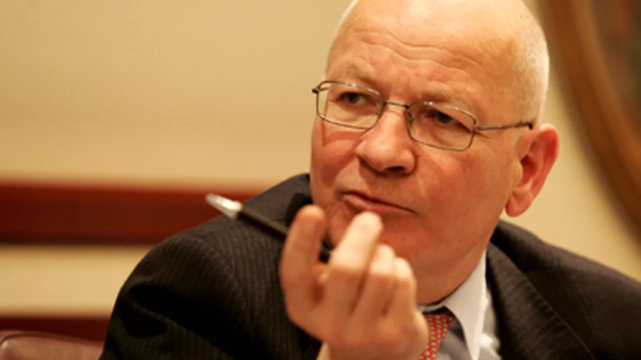 Gelin: Nu se pune problema ca BRD să concedieze din personal