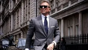 Agentul 007 s-a „asortat” cu telefonul mobil. Alegerea lui James Bond e una neaşteptată