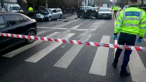 Accident între un autocar şi un tractor, la Sibiu. O persoană a fost rănită