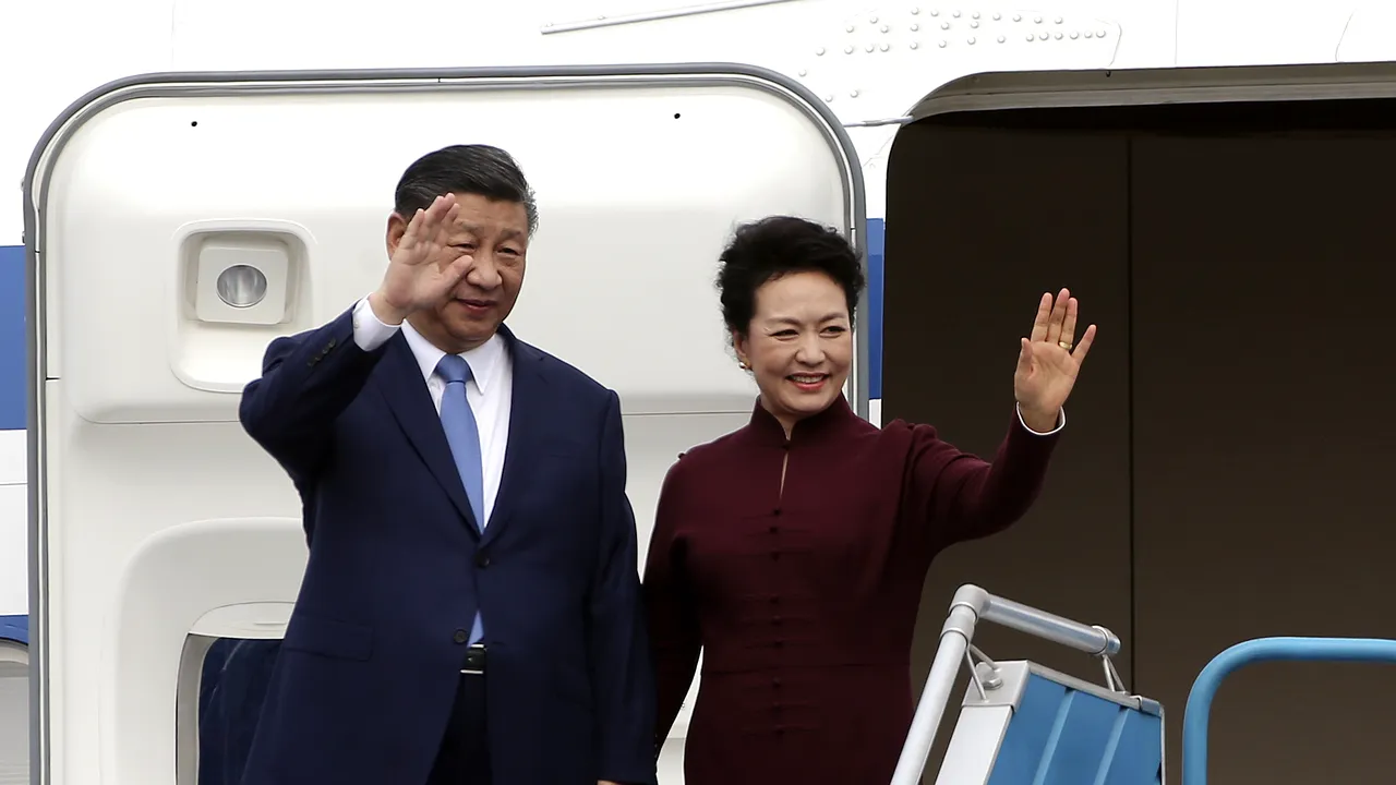 Preşedintele Chinei a ajuns în Vietnam. Vizita importantă ţine două zile