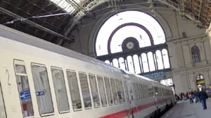 Peste 300 de pasageri debarcaţi dintr-un tren la frontiera austro-ungară