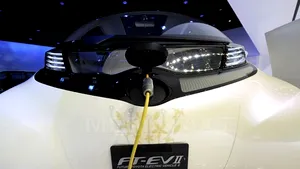 Una din zece maşini din România ar putea fi electrică în 2030. Cum va schimba maşina alimentată la priză sistemul energetic