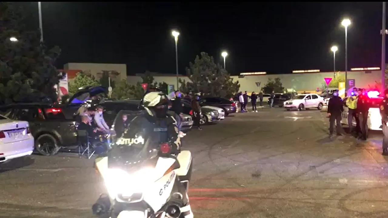 VIDEO Drifturi în Bucureşti: Poliţiştii intervin, vineri seară, într-o parcare din Sectorul 1 al Capitalei