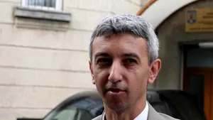 Diaconescu a depus la OSIM dosarul pentru înregistrarea mărcii şi siglei Partidului Popular