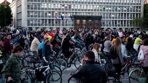 Proteste într-o capitală europeană. Aproximativ 10.000 de oameni au ieşit pe străzi în plină pandemie