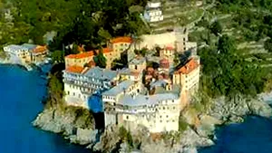 Femeile au intrat pe teritoriul Muntelui Athos, în ciuda interdicţiei