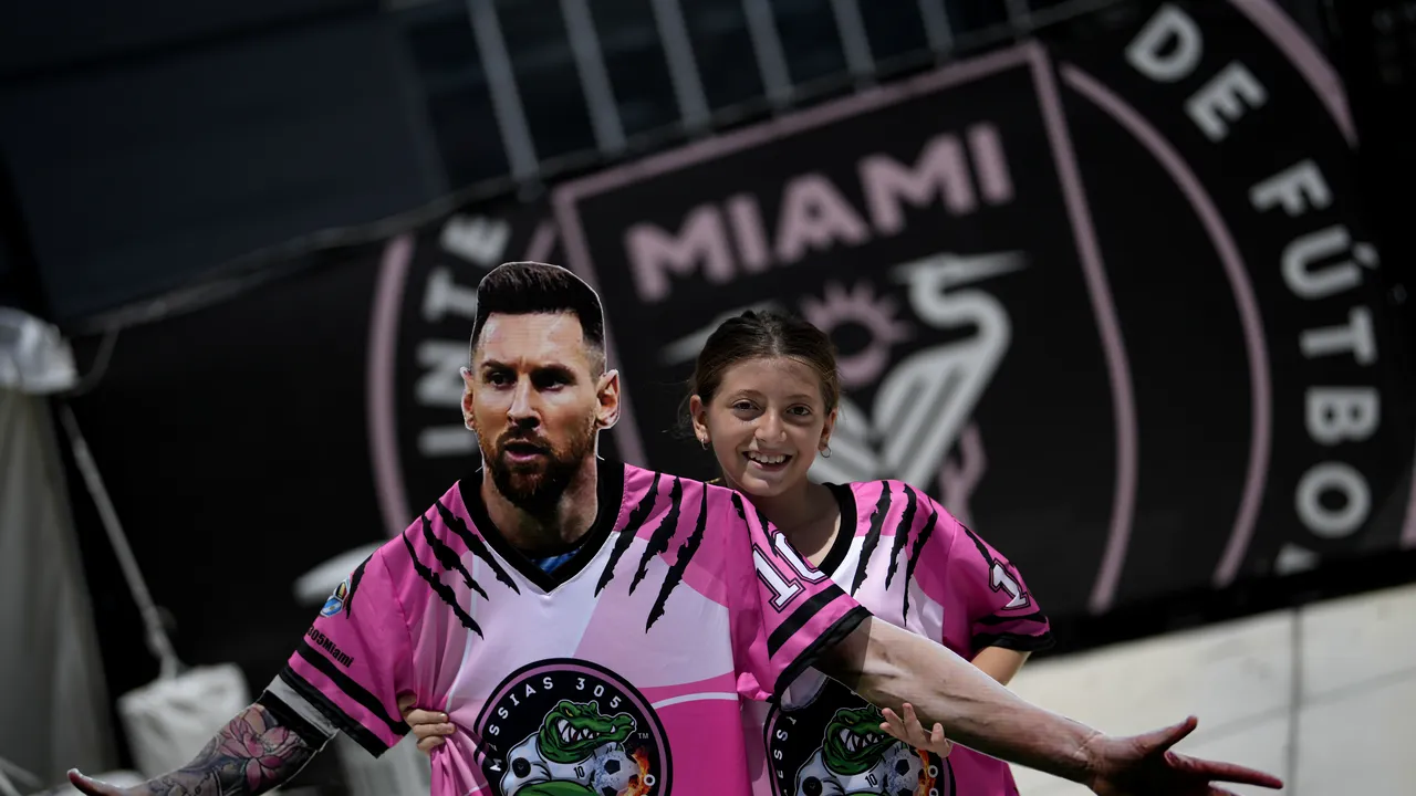Lionel Messi semnează cu Inter Miami până în 2025. Atacantul Argentinei a fost primit cu fast în Statele Unite