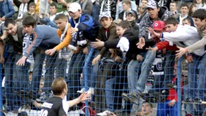 O persoană sancţionată în urma scandalului izbucnit între fanii formaţiilor CFR şi Universitatea