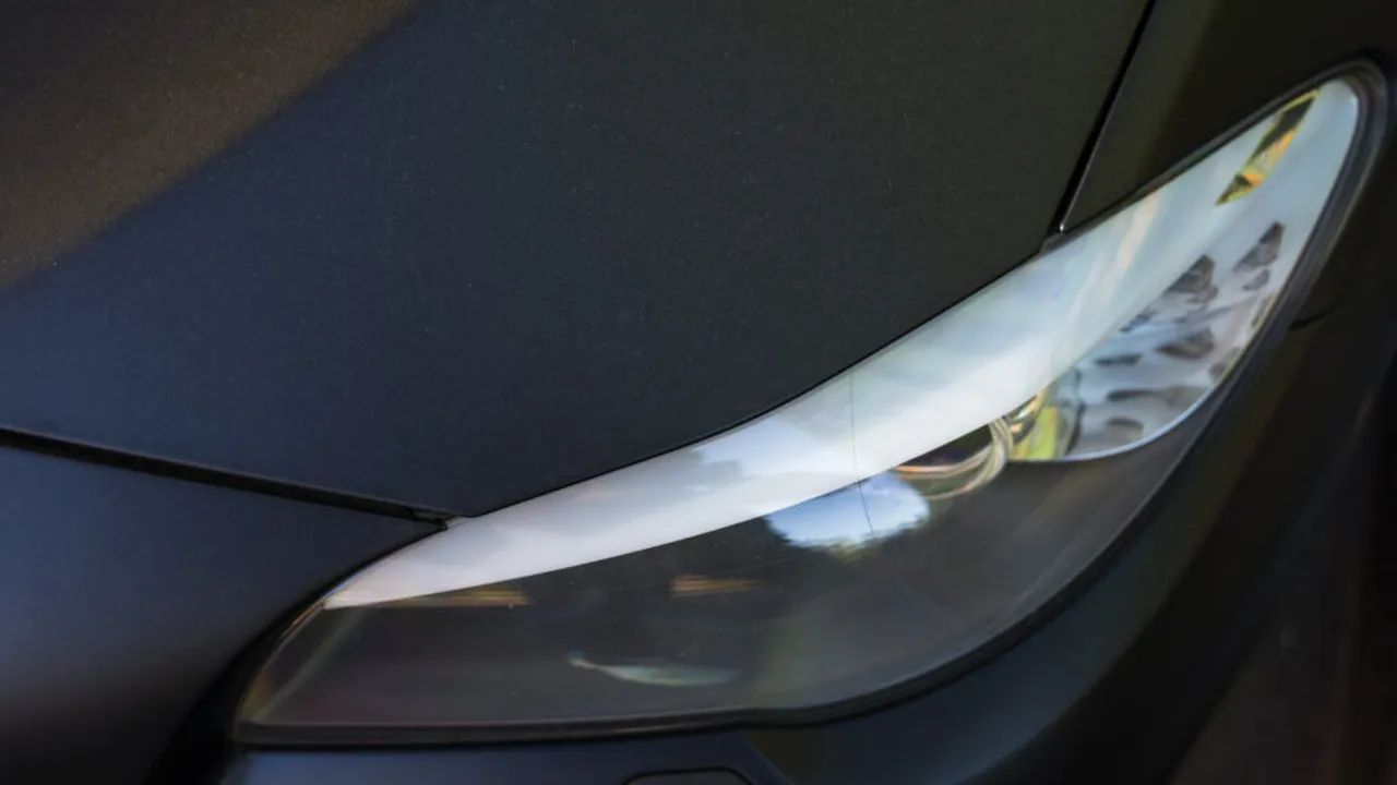 3.000 de euro pentru un bec: factura șocantă primită de un șofer la service