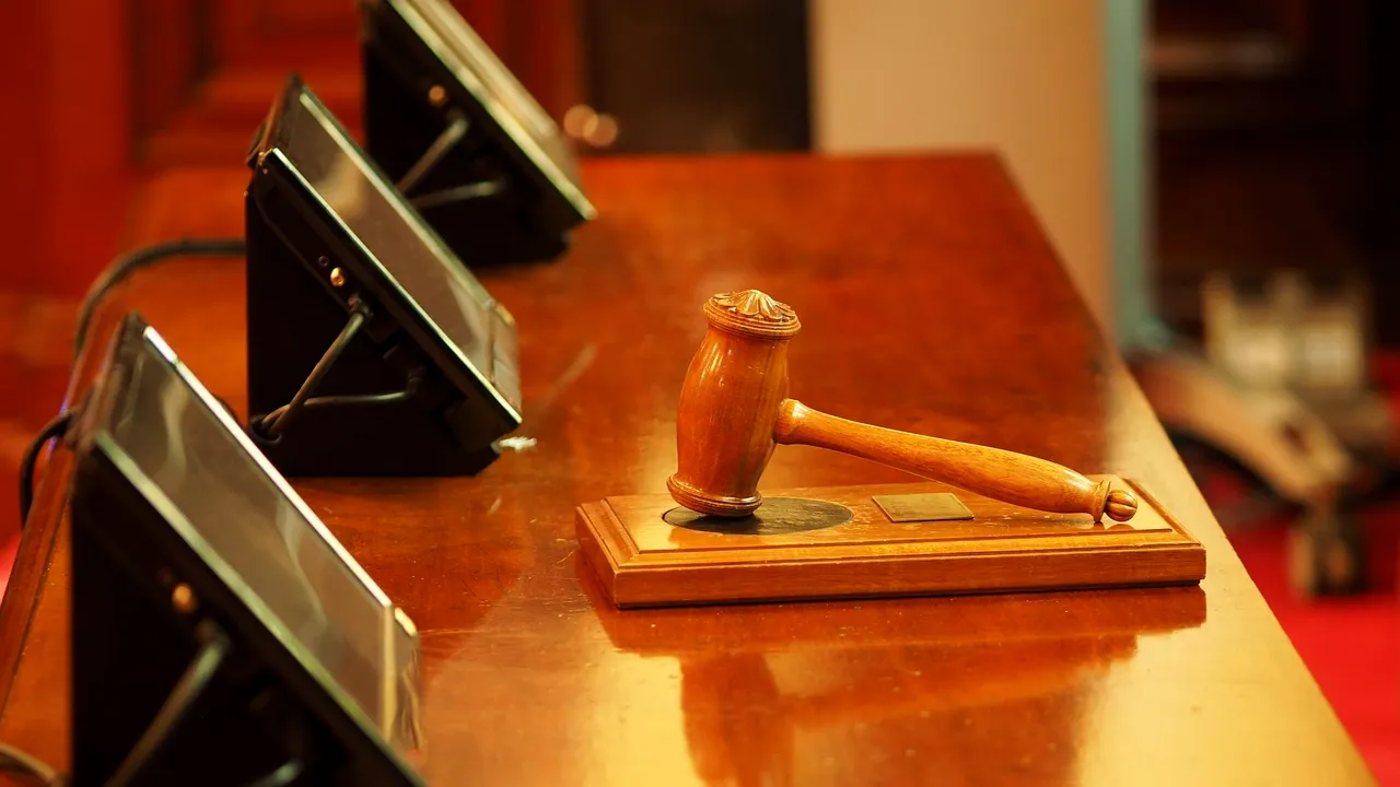 Jurişti: Ordonanţa de Urgenţă privind revizuirea sentinţelor date pe protocoale anunţată de Toader nu poate fi aplicată retroactiv/ Care ar fi efectele din Justiţie