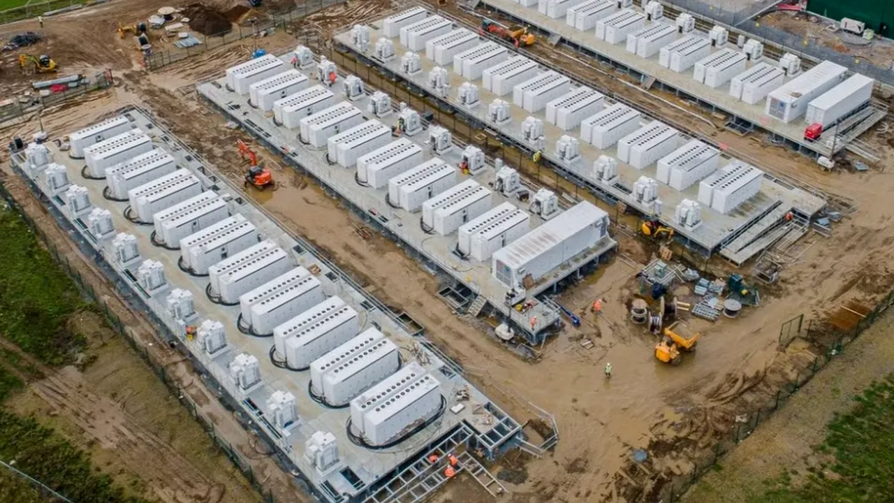 Cea mai mare instalaţie de baterii din Europa a fost inaugurată în Marea Britanie. Energie regenerabilă pentru 300.000 de locuinţe