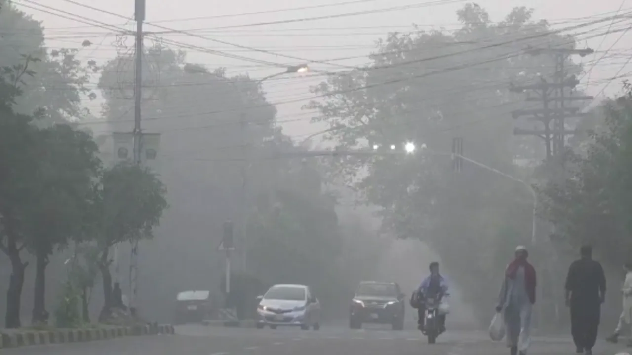 Lahore este oficial cel mai poluat oraş din lume. Smogul asediază populaţia