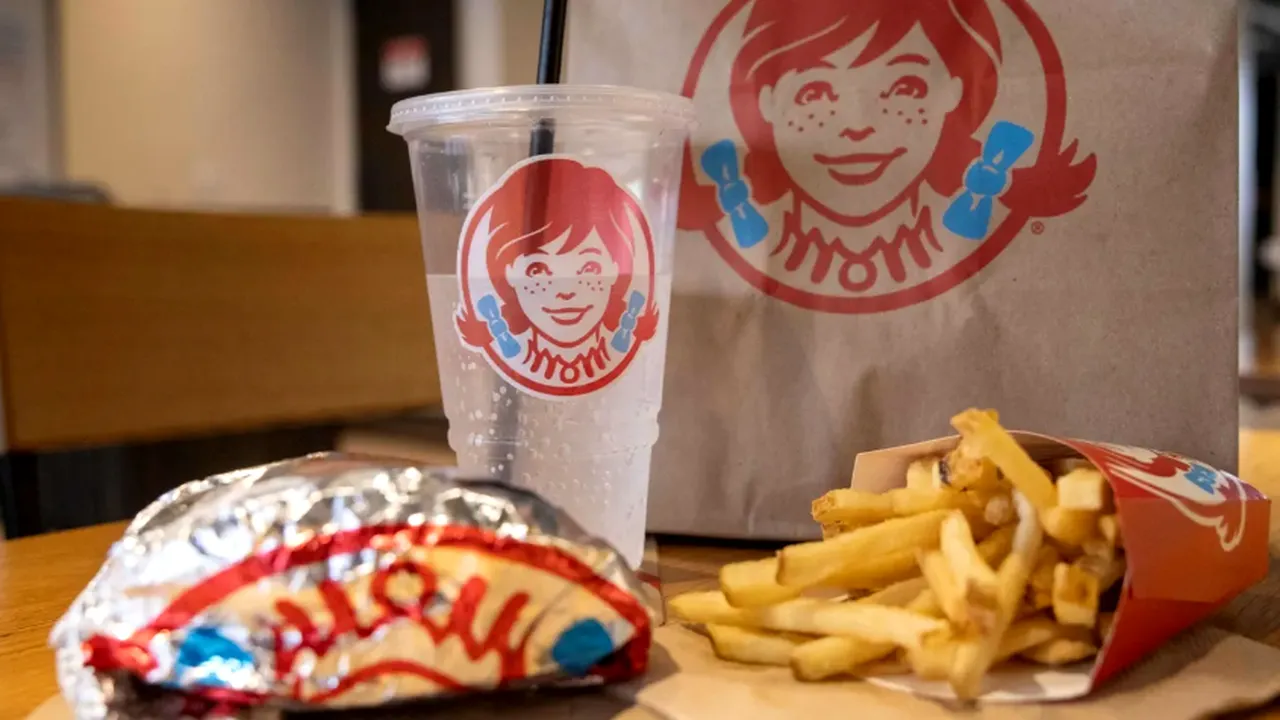 Un nou lanţ de restaurante fast food gigant intră pe piaţa din România şi plănuieşte să deschidă în următorii ani nu mai puţin de 50 de restaurante