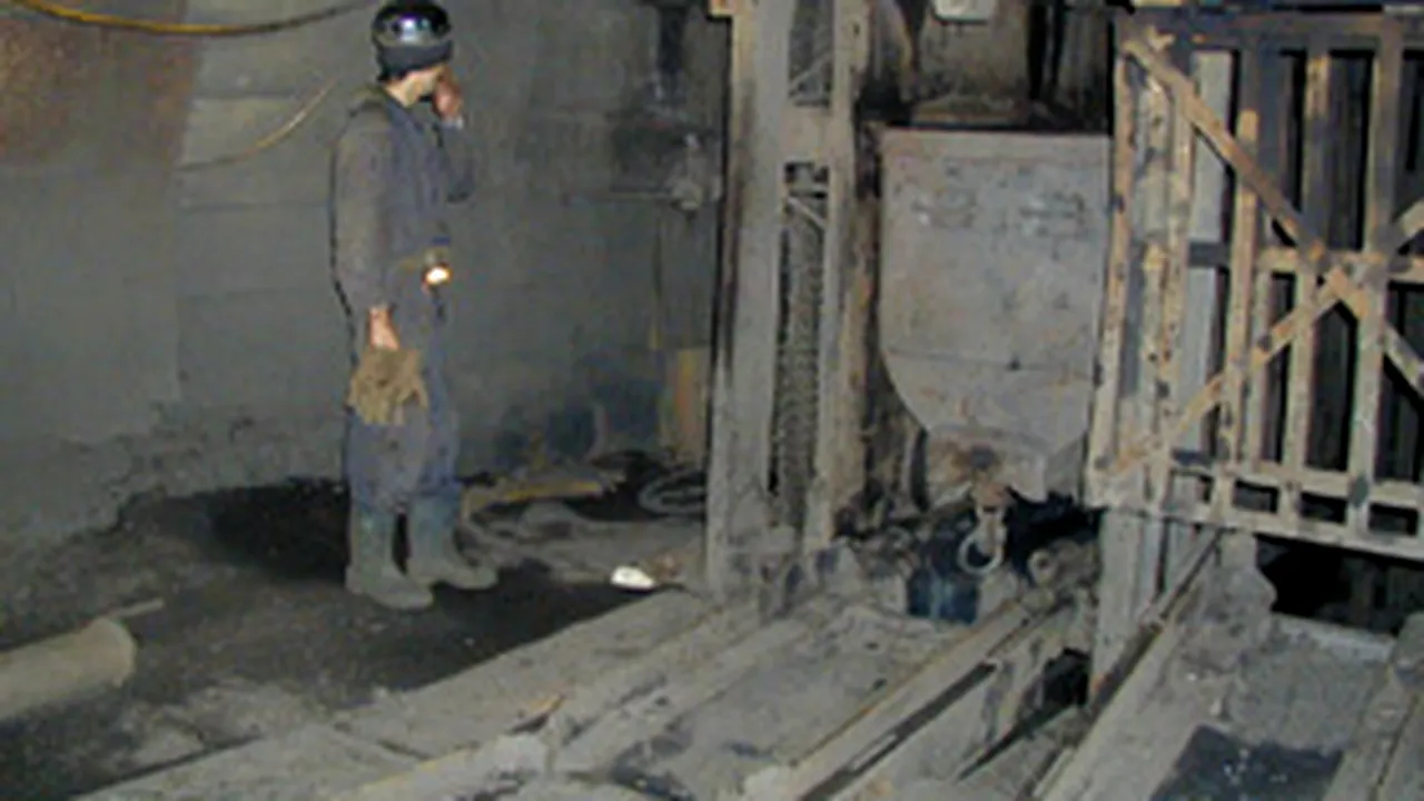 Un miner de la Paroşeni a murit după ce tavanul abatajului s-a prăbuşit