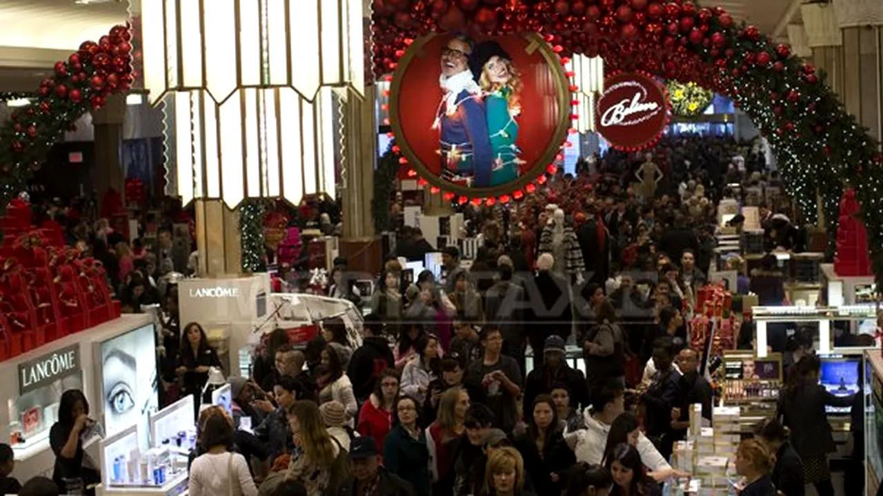 BLACK FRIDAY în SUA: Succes total marcat de greve, ameninţări cu pistolul şi bătăi în mall-uri
