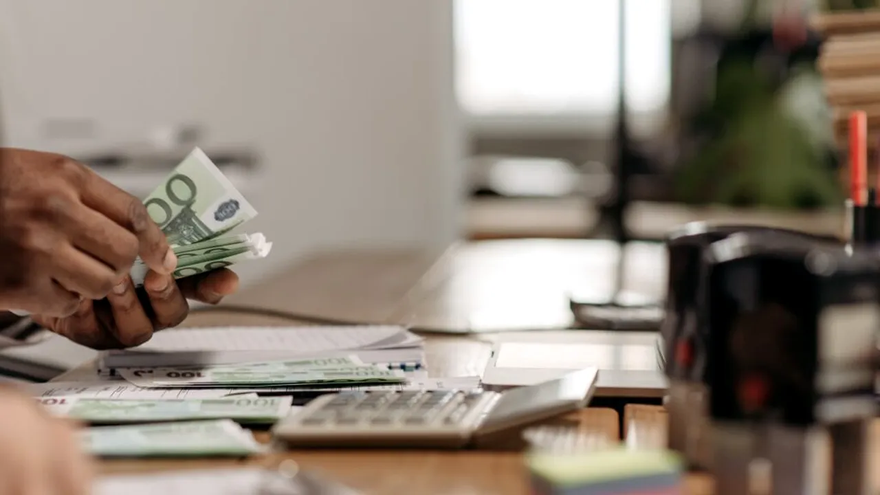 O femeie cere jumătate din câștigul de 223 de milioane de euro al fostului partener deși cei doi sunt despărțiți