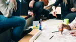 Programul care îi aduce acasă pe studenții români din diaspora. Burse de 1.000 de euro și acces la companii de top din București