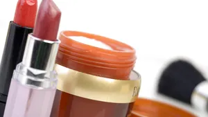 O substanţă desemnată alergenul anului 2013, prezentă în continuare în cosmetice şi chiar a unora destinate copiilor