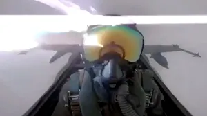 VIDEO - Moment de INFARCT pentru un pilot, după ce aeronava militară pe care o pilota a fost lovită de fulger