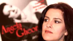 Angela Gheorghiu a scris despre Bucureşti în Louis Vuitton City Guides