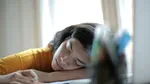 Dormi mai puțin de 7 ore? Un nou studiu arată ce se întâmplă cu greutatea ta