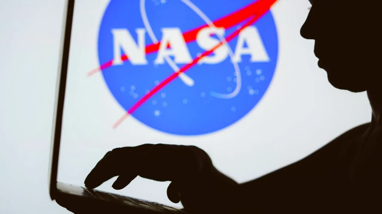 NASA interzice cetățenilor chinezi să lucreze în programele sale spațiale. Administrator interimar NASA: „Vor să se întoarcă pe Lună înaintea noastră”