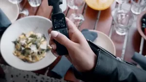 DJI a lansat camera video portabilă Pocket 2. Ce poate face o astfel de cameră