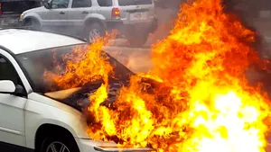 Un primar aflat la al cincilea mandat a demisionat după ce maşina i-a fost incendiată