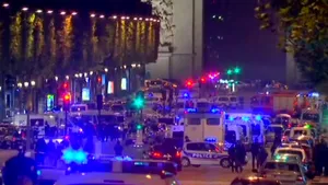 ATENTATUL de la Paris: Un individ, care a fost închis timp de 15 ani pentru tentativă de omor, presupusul autor al atacului terorist 