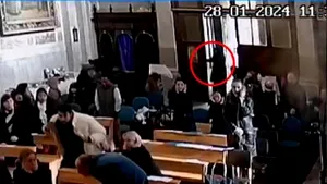 Un mort după ce doi bărbaţi mascaţi au tras cu arma într-o biserică catolică din Istanbul
