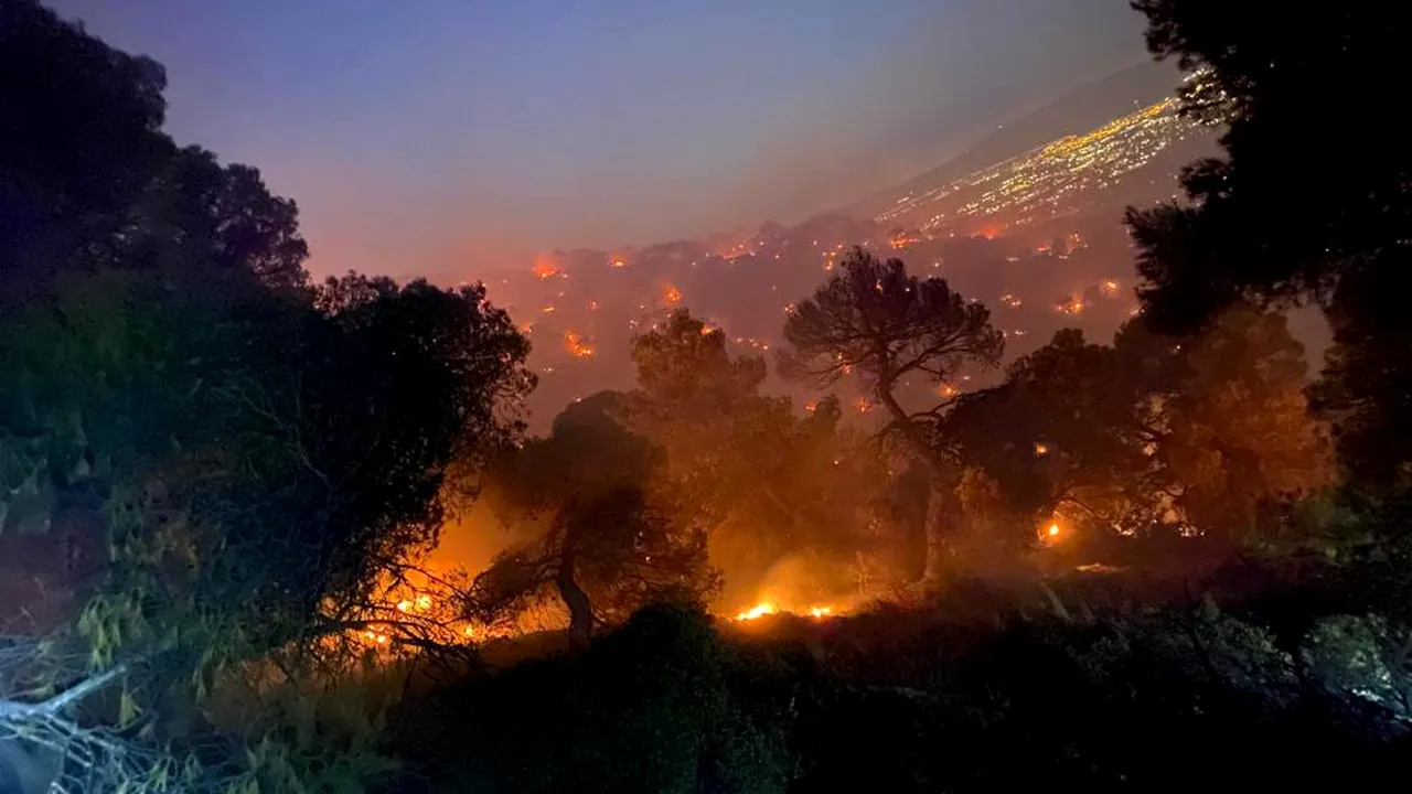 Noi incendii de vegetaţie în Tenerife. Mii de oameni au fost evacuaţi