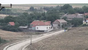 Cum se „rătăcesc” limbile pe cale de dispariţie. Are legătură cu drumurile care leagă satele de oraşe
