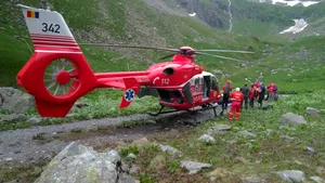 Acţiune de salvare în Munţii Ceahlău. Un turist cu hipotermie este căutat de salvamontişti