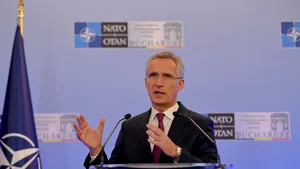 Stoltenberg condamnă noile atacuri ale Rusiei. Şeful NATO avertizează că Putin se pregăteşte de un război lung
