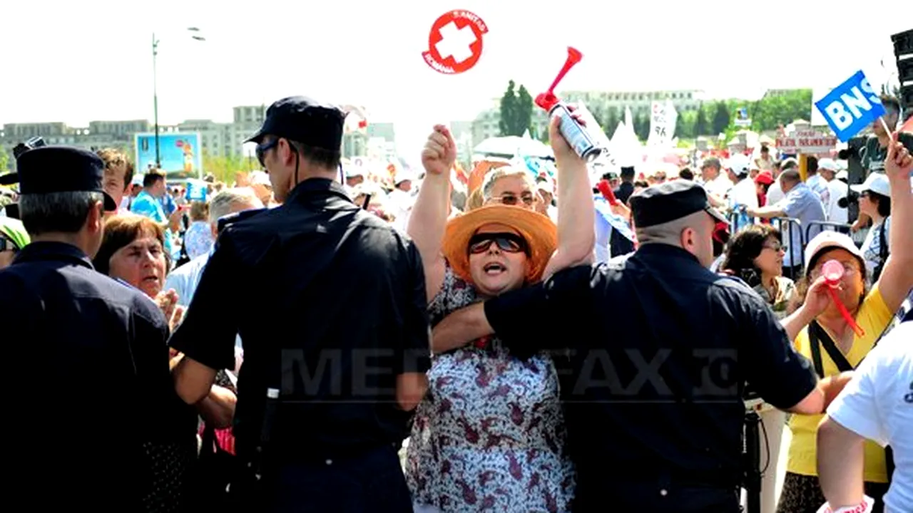 Protestul de la Parlament în imagini - GALERIE FOTO