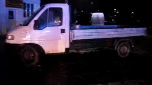 Doi copii aflaţi pe trotuar, răniţi grav de o maşină care se angajase într-o depăşire riscantă