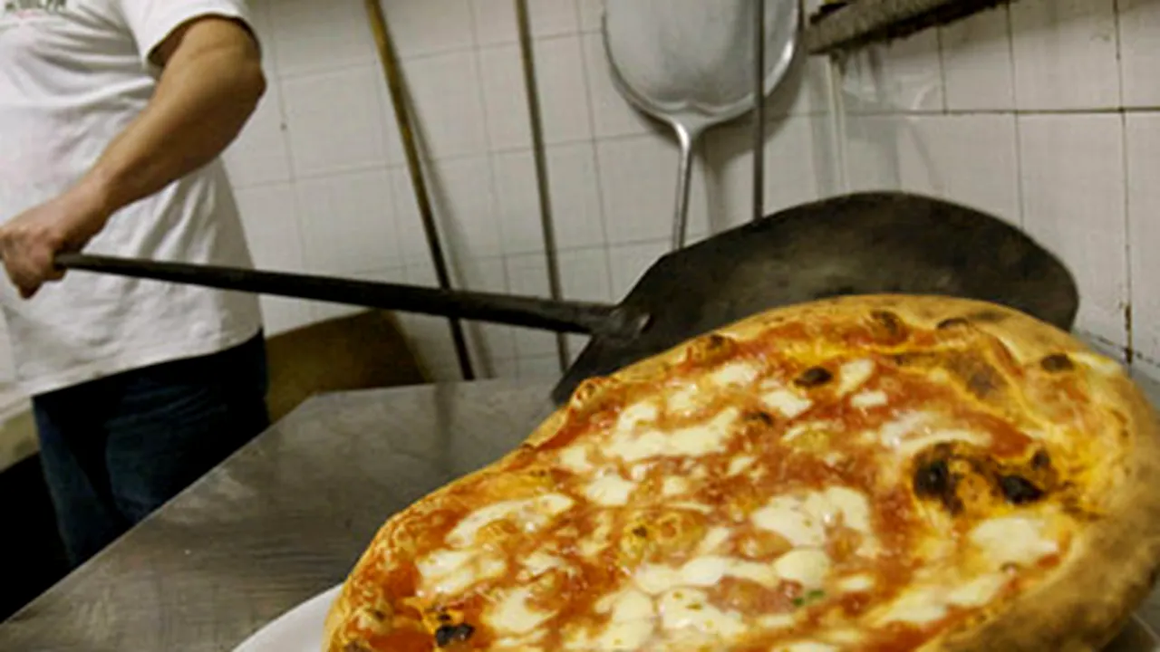 Francezii vor să pună taxe pe pizza şi hamburgeri pentru a combate obezitatea