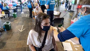 COVID-19: Maratonul vaccinării, la Cluj. Perioada alocată imunizării cu serul Pfizer, fără programare