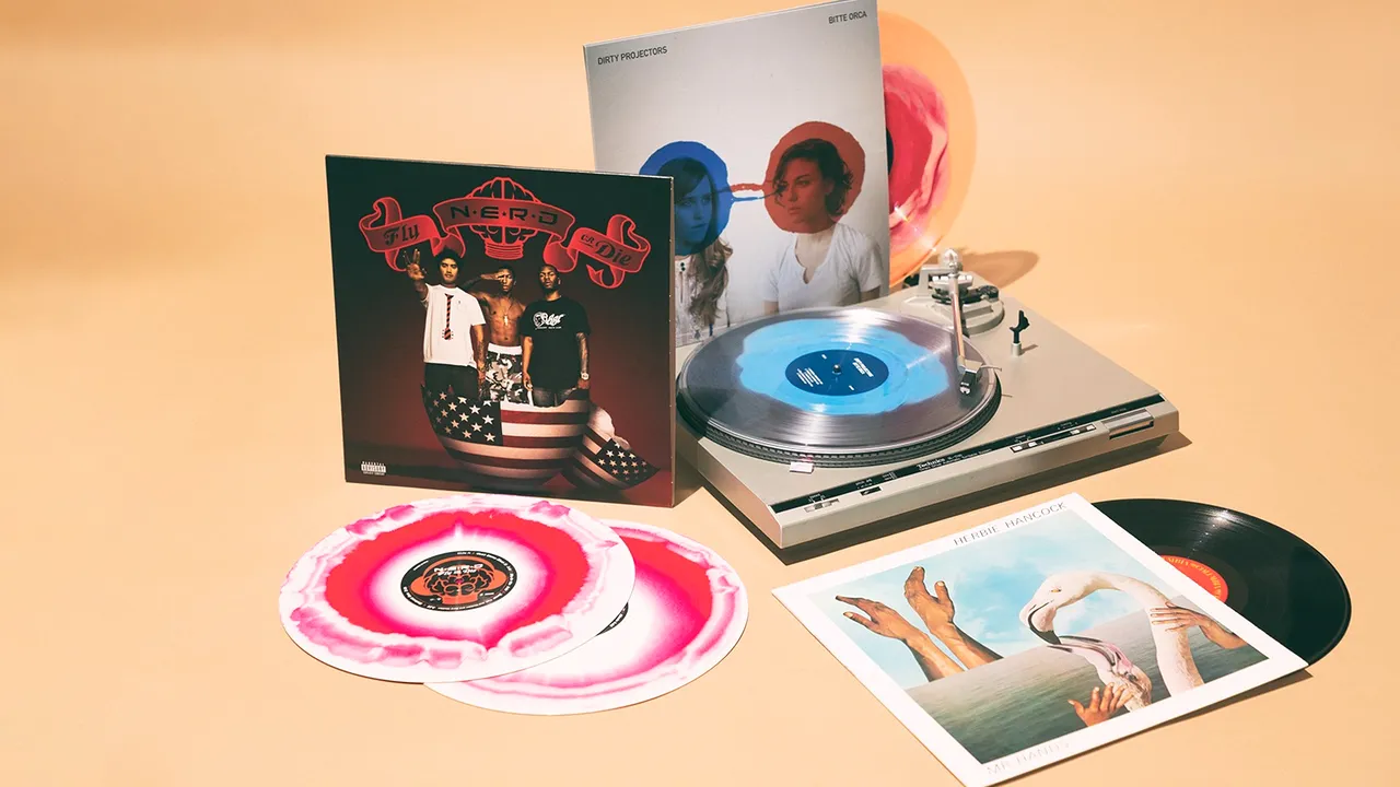 Se întoarce placa! Vânzările de discuri de vinyl le-au întrecut pe cele de CD-uri pentru prima oară din anii '80