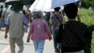 Codul galben de caniculă, valabil şi luni şi marţi, dar doar în jumătatea de sud a ţării - VIDEO