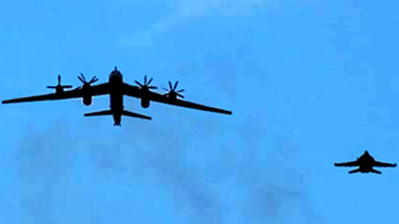 Două bombardiere strategice ruse, interceptate de NATO deasupra Atlanticului