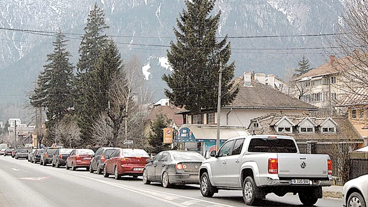 Minivacanţa de Revelion. Trei staţiuni de pe Valea Prahovei, sufocate de trafic. Aglomeraţie pe DN1 către Bucureşti/ UPDATE: Coloane întinse pe km, la intrările în Poiana Braşov şi Rânca