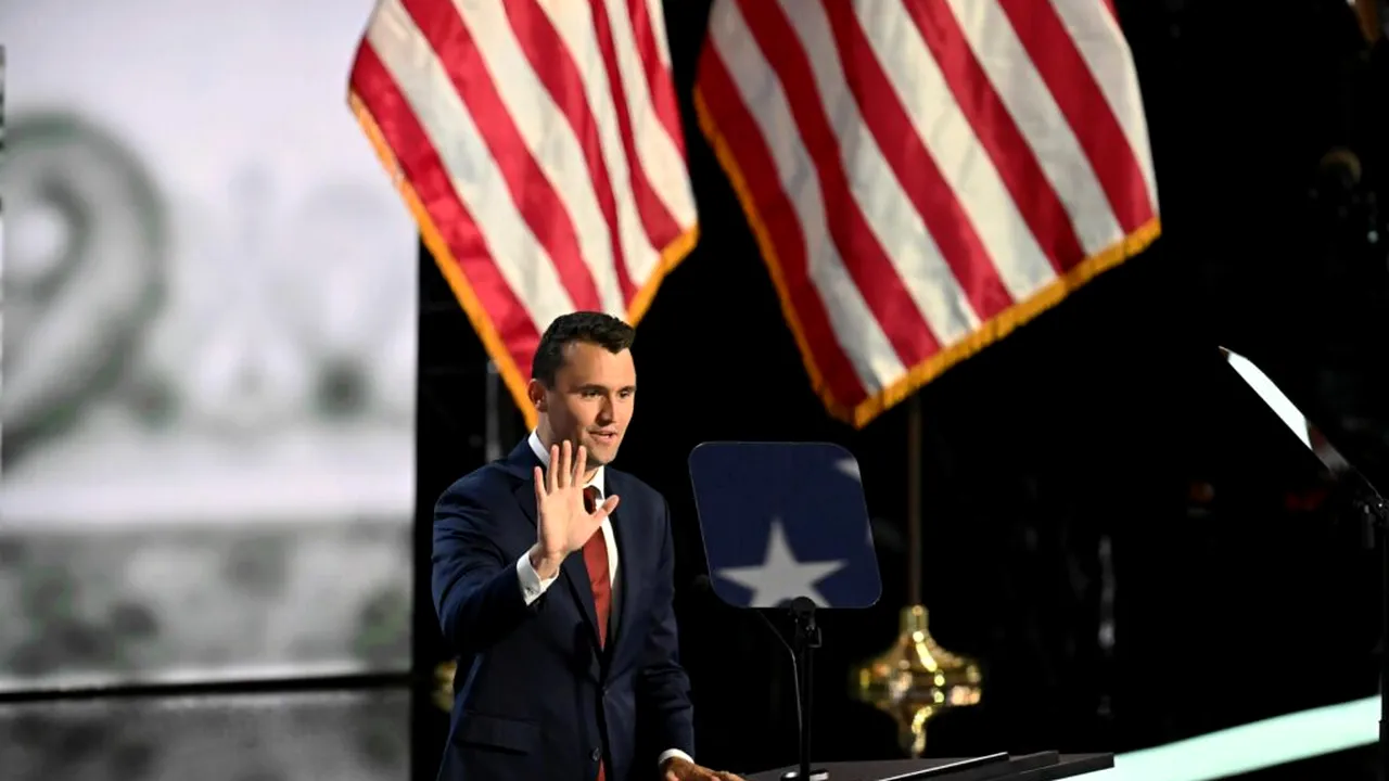 Activistul politic și aliatul lui Trump, Charlie Kirk, a fost împușcat la un eveniment din Utah. Acesta a murit la spital / FBI: Suspectul reținut în anchetă, eliberat / Posibilul autor al atacului, surprins fugind pe acoperiș