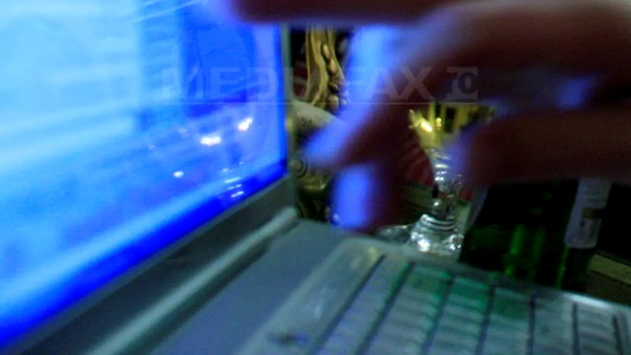 Poliţia Capitalei a fost accesată pe conturile de Twitter, Facebook şi Yahoo, de un milion de oameni