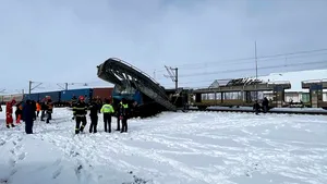 Ultimul vagon deraiat a fost ridicat din zona Mihăești-Radomirești