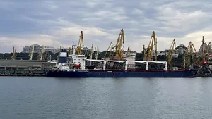 Prima navă ucrainiană cu marfă a întâmpinat vreme rea în Marea Neagră. Nava cu 26.000 de tone de porumb va ajunge cu întârziere